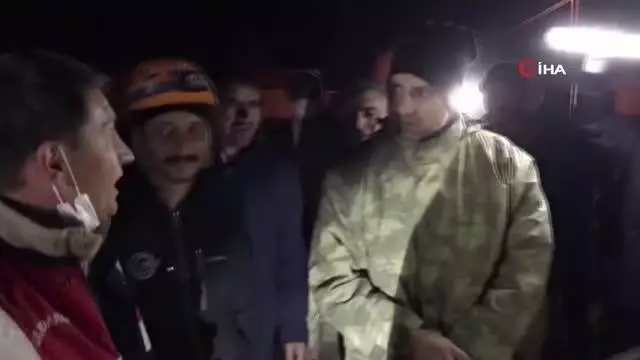 3 yaşındaki kayıp çocuk taşların arasında oturur vaziyette bulundu 3 yaşındaki kayıp çocuk taşların arasında oturur vaziyette bulundu