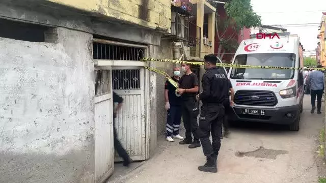 ADANA TÜFEKLE BAŞINDAN VURULMUŞ HALDE ÖLÜ BULUNDU; POLİS, KAÇAN ARKADAŞINI ARIYOR ADANA TÜFEKLE BAŞINDAN VURULMUŞ HALDE ÖLÜ BULUNDU; POLİS, KAÇAN ARKADAŞINI ARIYOR