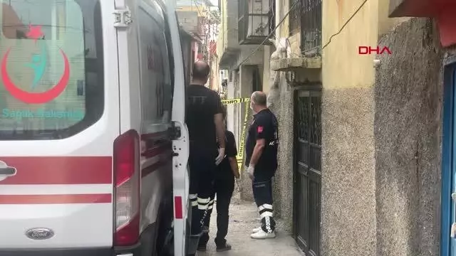 ADANA TÜFEKLE BAŞINDAN VURULMUŞ HALDE ÖLÜ BULUNDU; POLİS, KAÇAN ARKADAŞINI ARIYOR ADANA TÜFEKLE BAŞINDAN VURULMUŞ HALDE ÖLÜ BULUNDU; POLİS, KAÇAN ARKADAŞINI ARIYOR
