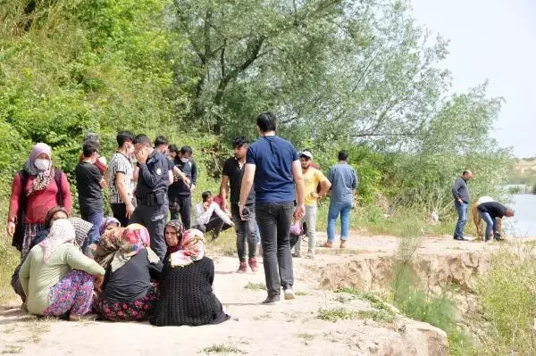 19 YAŞINDAKİ ADNAN, YÜZMEK İÇİN GİRDİĞİ ÇAYDA BOĞULDU 19 YAŞINDAKİ ADNAN, YÜZMEK İÇİN GİRDİĞİ ÇAYDA BOĞULDU