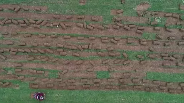 AFYONKARAHİSAR - Köyde ailece ürettikleri rulo çimleri amatör spor kulüplerine ve belediyelere satıyorlar AFYONKARAHİSAR - Köyde ailece ürettikleri rulo çimleri amatör spor kulüplerine ve belediyelere satıyorlar