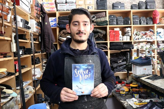 ayakkabi tamiri yaparken iki siir kitabi yazd 2 14089121 o