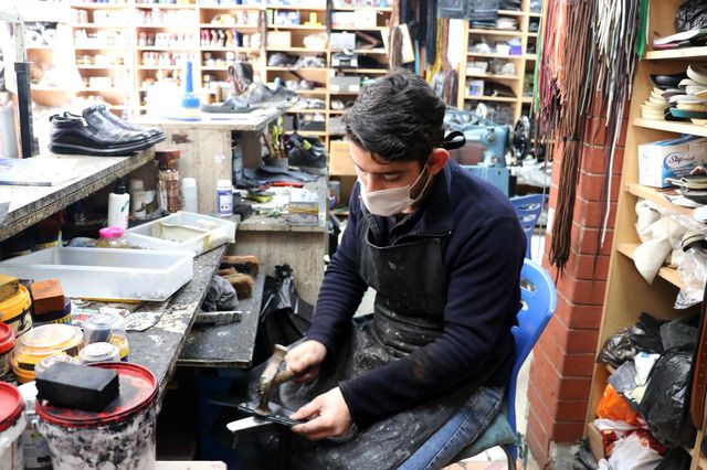ayakkabi tamiri yaparken iki siir kitabi yazd 9 14089121 o