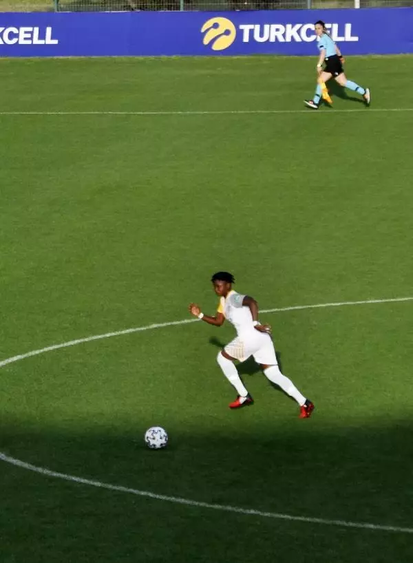 SPOR Gol kraliçeliğinde Zelal ve Bassira Tourre 5 golle ilk sırada SPOR Gol kraliçeliğinde Zelal ve Bassira Tourre 5 golle ilk sırada