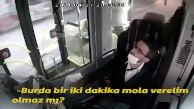 Halk otobüsü şoförünün iftar yemeğini yolcusuyla paylaşması kameraya yansıdı Halk otobüsü şoförünün iftar yemeğini yolcusuyla paylaşması kameraya yansıdı