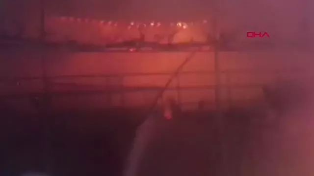 İFTAR VAKTİ ÇIKAN YANGINI SÖNDÜRÜP ORUÇLARINI AÇTILAR İFTAR VAKTİ ÇIKAN YANGINI SÖNDÜRÜP ORUÇLARINI AÇTILAR