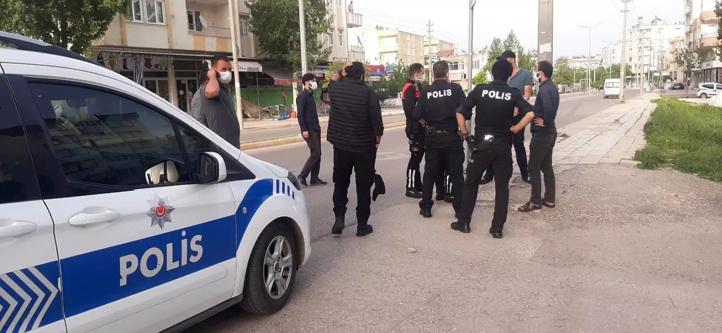 Şiddete uğrayan kadını korumak isteyen genç, saldırgan tarafından darbedildi 1 kadina siddeti engellemek isterken dayak yedi 14090185 amp
