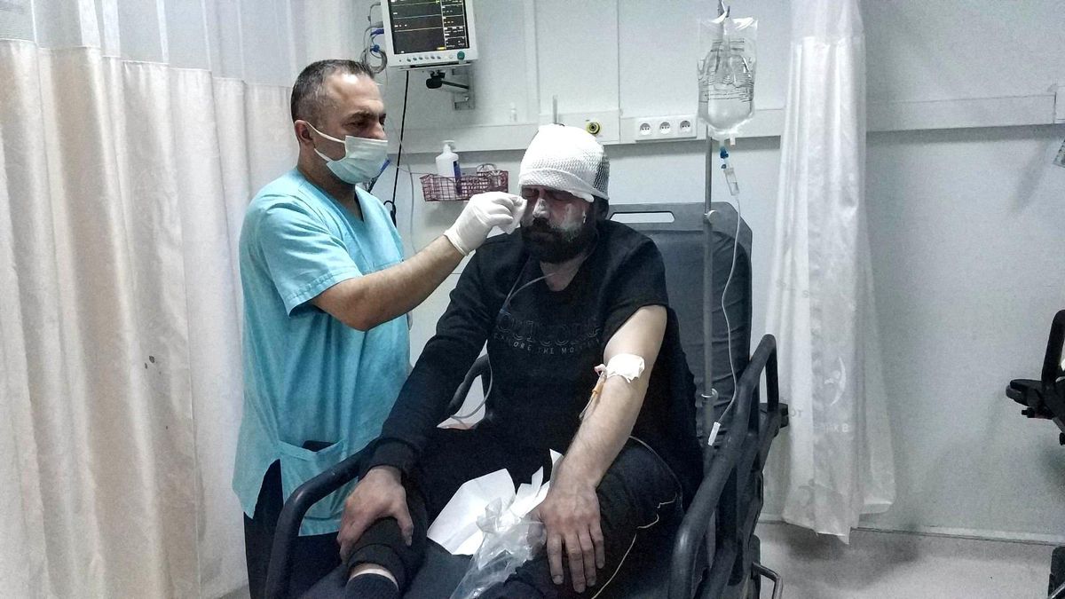 Canını hiçe sayan kahraman öğretmen, alevlerin sardığı evden küçük kızı kurtardı