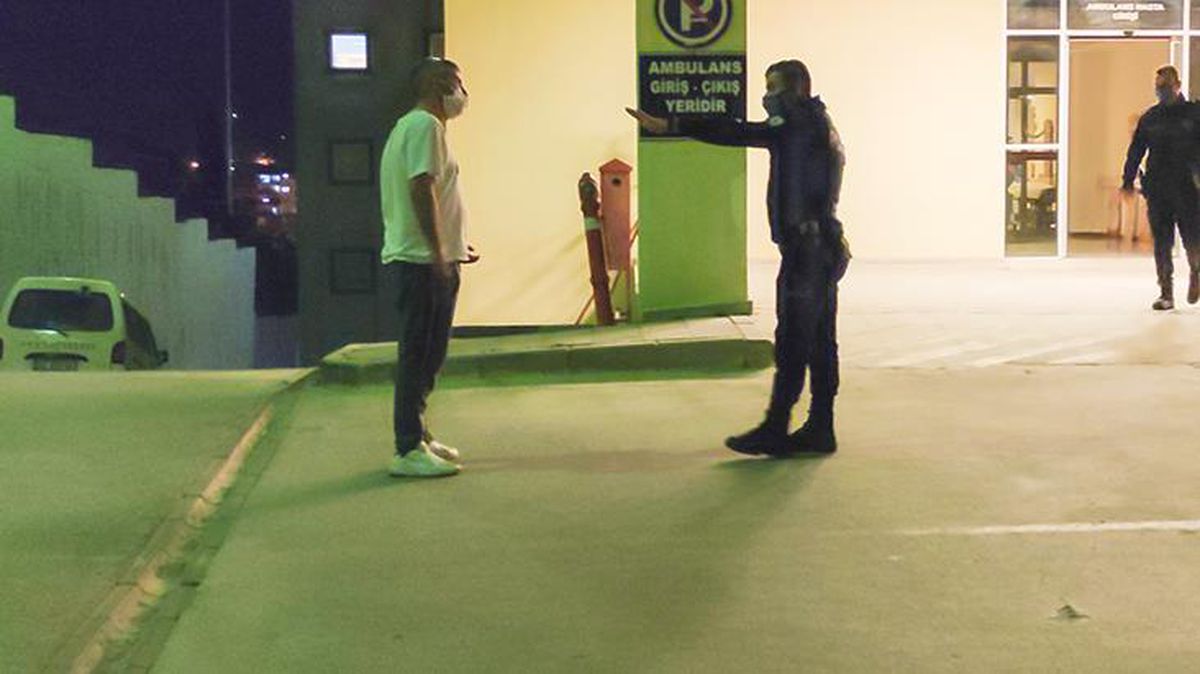 Gözaltındaki şahsın korona olduğu ortaya çıktı! Polisin yüzüne tükürüp 'Korktun mu?' dedi