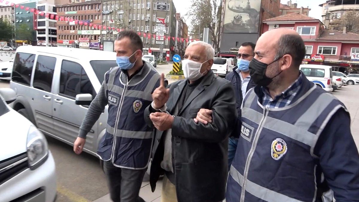 Karısını öldürüp evi ve otomobilini ateşe veren cani koca: Pislik temizleme diye yazın