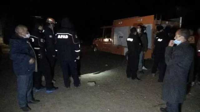 3 yaşındaki kayıp çocuk taşların arasında oturur vaziyette bulundu 3 yaşındaki kayıp çocuk taşların arasında oturur vaziyette bulundu