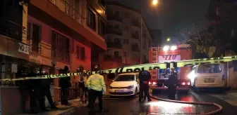 Kanarya Mahallesi: Yangın sonrası binadan çıktı, kedisine sarılarak müdahaleyi takip etti Kanarya Mahallesi: Yangın sonrası binadan çıktı, kedisine sarılarak müdahaleyi takip etti