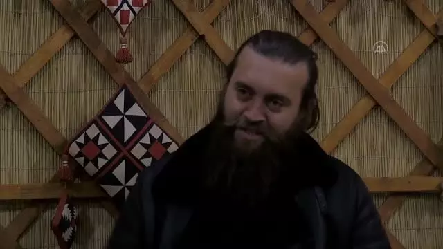 Oyuncu Melikşah Özen Türkiye Diyanet Vakfı yardımları için gönüllü oldu Oyuncu Melikşah Özen Türkiye Diyanet Vakfı yardımları için gönüllü oldu