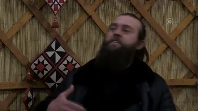 Oyuncu Melikşah Özen Türkiye Diyanet Vakfı yardımları için gönüllü oldu Oyuncu Melikşah Özen Türkiye Diyanet Vakfı yardımları için gönüllü oldu