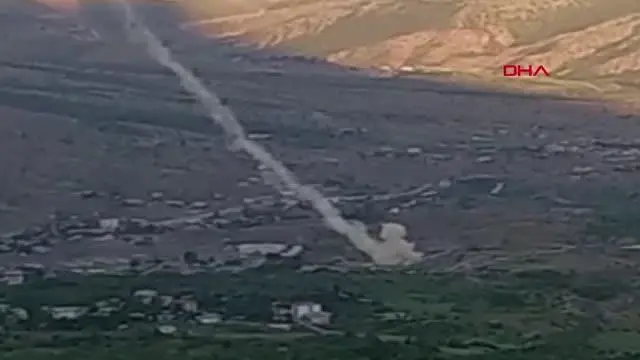 SINIRDA KONUŞLU OBÜSLER TERÖR HEDEFLERİNİ OBÜSLERLE ATEŞ ALTINA ALDI-2 SINIRDA KONUŞLU OBÜSLER TERÖR HEDEFLERİNİ OBÜSLERLE ATEŞ ALTINA ALDI-2