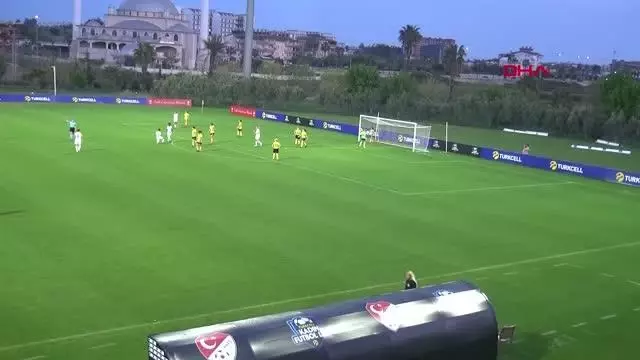 SPOR Gol kraliçeliğinde Zelal ve Bassira Tourre 5 golle ilk sırada SPOR Gol kraliçeliğinde Zelal ve Bassira Tourre 5 golle ilk sırada