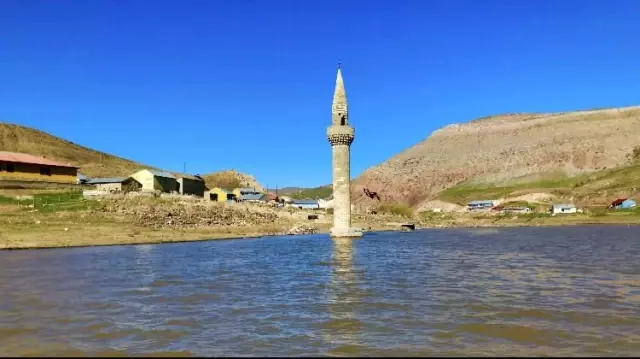 Son dakika haberi! Su altından yükselen minare görsel şölen sunuyor Son dakika haberi! Su altından yükselen minare görsel şölen sunuyor