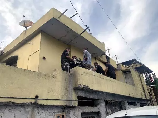 ADANA TÜFEKLE BAŞINDAN VURULMUŞ HALDE ÖLÜ BULUNDU; POLİS, KAÇAN ARKADAŞINI ARIYOR ADANA TÜFEKLE BAŞINDAN VURULMUŞ HALDE ÖLÜ BULUNDU; POLİS, KAÇAN ARKADAŞINI ARIYOR