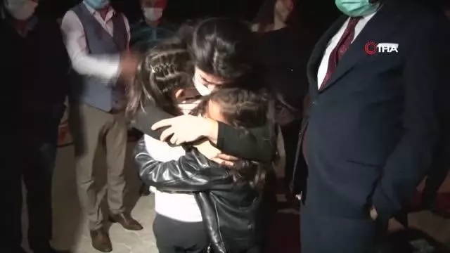 107 gündür beklenen kavuşma duygu dolu anlara sebep oldu 107 gündür beklenen kavuşma duygu dolu anlara sebep oldu