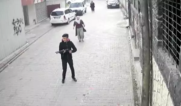 Son dakika! 16 YAŞINDAKİ KIZI İSTEME KAVGASINDA SİLAHLAR KULLANILDI; OLAY ANI KAMERADA - 2 Son dakika! 16 YAŞINDAKİ KIZI İSTEME KAVGASINDA SİLAHLAR KULLANILDI; OLAY ANI KAMERADA - 2