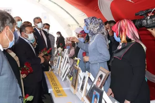600 GÜNÜ GERİDE KALAN EVLAT NÖBETİNDEKİ ANNE: EVLATLARIMIZI ALACAĞIZ 600 GÜNÜ GERİDE KALAN EVLAT NÖBETİNDEKİ ANNE: EVLATLARIMIZI ALACAĞIZ