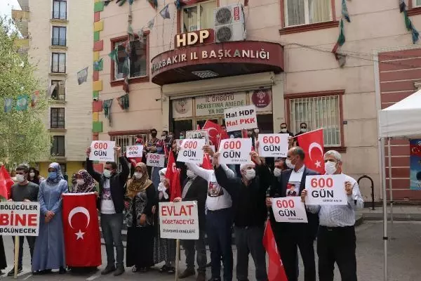 600 GÜNÜ GERİDE KALAN EVLAT NÖBETİNDEKİ ANNE: EVLATLARIMIZI ALACAĞIZ 600 GÜNÜ GERİDE KALAN EVLAT NÖBETİNDEKİ ANNE: EVLATLARIMIZI ALACAĞIZ