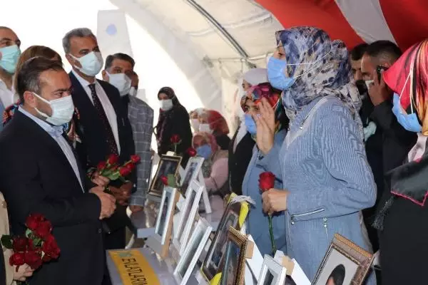 600 GÜNÜ GERİDE KALAN EVLAT NÖBETİNDEKİ ANNE: EVLATLARIMIZI ALACAĞIZ 600 GÜNÜ GERİDE KALAN EVLAT NÖBETİNDEKİ ANNE: EVLATLARIMIZI ALACAĞIZ