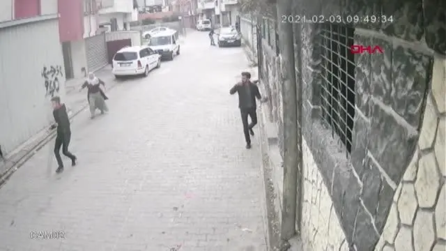 Son dakika! 16 YAŞINDAKİ KIZI İSTEME KAVGASINDA SİLAHLAR KULLANILDI; OLAY ANI KAMERADA - 2 Son dakika! 16 YAŞINDAKİ KIZI İSTEME KAVGASINDA SİLAHLAR KULLANILDI; OLAY ANI KAMERADA - 2