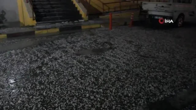 Afyonkarahisar'da fındık büyüklüğünde dolu yağdı Afyonkarahisar'da fındık büyüklüğünde dolu yağdı