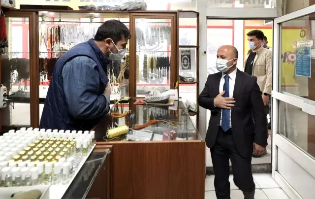 Ağrı Valisi Varol esnafı ziyaret edip, maske ve mesafe uyarısında bulundu Ağrı Valisi Varol esnafı ziyaret edip, maske ve mesafe uyarısında bulundu