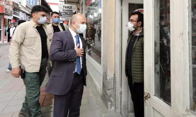 Ağrı Valisi Varol esnafı ziyaret edip, maske ve mesafe uyarısında bulundu Ağrı Valisi Varol esnafı ziyaret edip, maske ve mesafe uyarısında bulundu