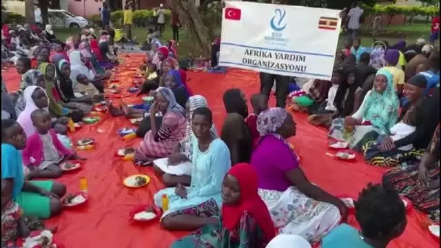 Amasyalı çift düğün yemeklerini Uganda'da ihtiyaç sahiplerine verdi Amasyalı çift düğün yemeklerini Uganda'da ihtiyaç sahiplerine verdi