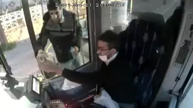 Anlamlı davranışı ile gündem olan belediye otobüsü şoförü konuştu Anlamlı davranışı ile gündem olan belediye otobüsü şoförü konuştu