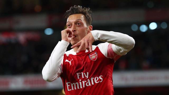 News confusing the European press: Arsenal could not get rid of Mesut Ozil and continues to pay his hefty salary