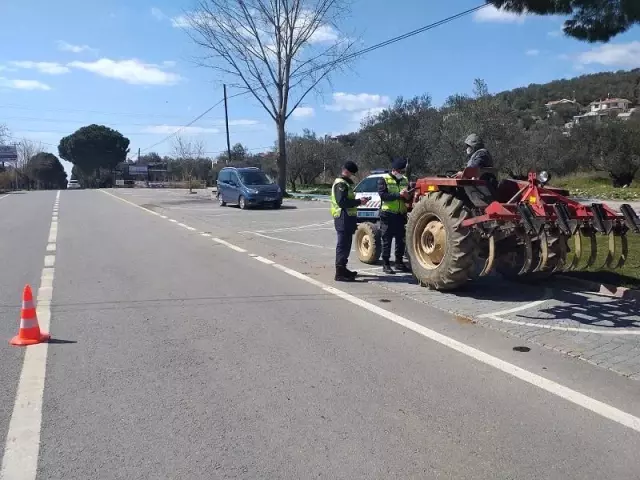 Son dakika! Balıkesir'de jandarmadan asayiş ve trafik uygulaması Son dakika! Balıkesir'de jandarmadan asayiş ve trafik uygulaması