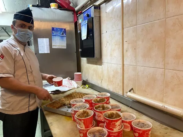 Bu lokantada 14 yıldır iftarlar ücretsiz Bu lokantada 14 yıldır iftarlar ücretsiz