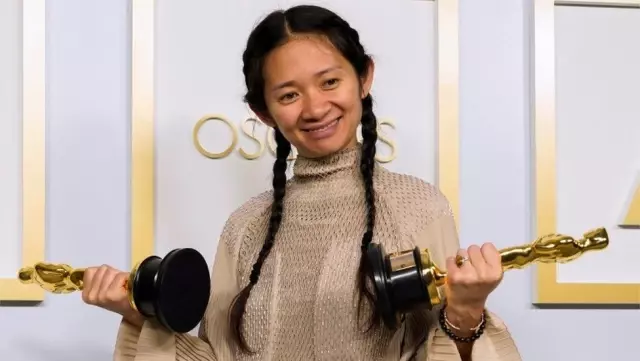 Chloé Zhao: 'Kendisini hep yabancı hisseden' Oscar kazanan ilk Asya kökenli kadın yönetmen Chloé Zhao: 'Kendisini hep yabancı hisseden' Oscar kazanan ilk Asya kökenli kadın yönetmen
