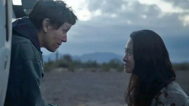 Chloé Zhao: 'Kendisini hep yabancı hisseden' Oscar kazanan ilk Asya kökenli kadın yönetmen Chloé Zhao: 'Kendisini hep yabancı hisseden' Oscar kazanan ilk Asya kökenli kadın yönetmen