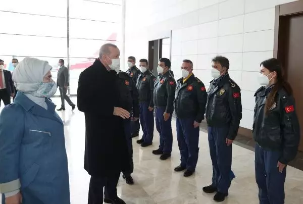 Cumhurbaşkanı Erdoğan, pilotlarla bir araya geldi Cumhurbaşkanı Erdoğan, pilotlarla bir araya geldi