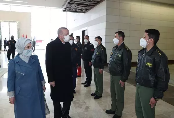 Cumhurbaşkanı Erdoğan, pilotlarla bir araya geldi Cumhurbaşkanı Erdoğan, pilotlarla bir araya geldi