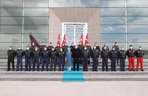 Cumhurbaşkanı Erdoğan, pilotlarla bir araya geldi Cumhurbaşkanı Erdoğan, pilotlarla bir araya geldi