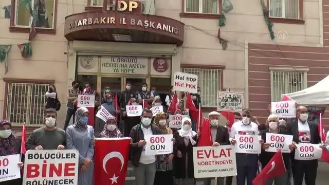 Diyarbakır anneleri evlat nöbetinde 600 günü geride bıraktı Diyarbakır anneleri evlat nöbetinde 600 günü geride bıraktı