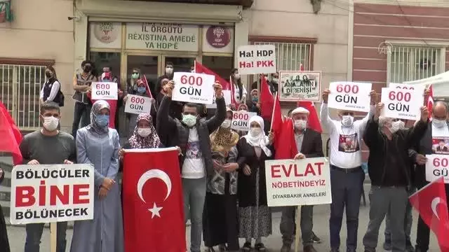 Diyarbakır anneleri evlat nöbetinde 600 günü geride bıraktı Diyarbakır anneleri evlat nöbetinde 600 günü geride bıraktı