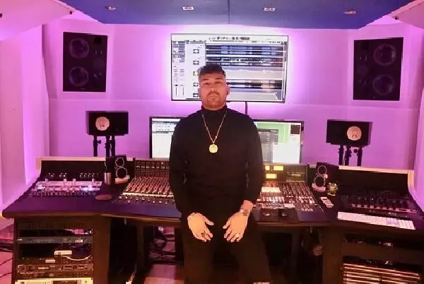 'Farklı tarzlarla harmanlanmış bir rap albümü' 'Farklı tarzlarla harmanlanmış bir rap albümü'