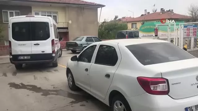 Gökten çamur yağdı oto yıkamacılarda kuyruk oluştu Gökten çamur yağdı oto yıkamacılarda kuyruk oluştu