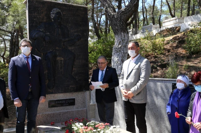 Halk ozanı Ali Ekber Çiçek mezarı başında anıldı