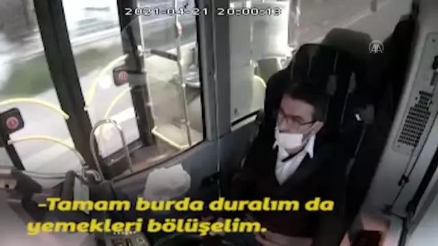İftar yemeğini yolcusuyla paylaşan halk otobüsü şoförü konuştu İftar yemeğini yolcusuyla paylaşan halk otobüsü şoförü konuştu