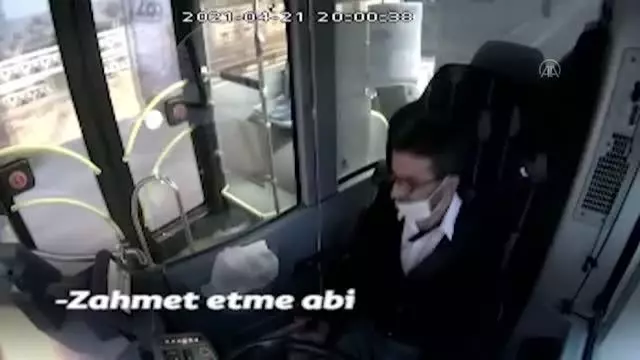 İftar yemeğini yolcusuyla paylaşan halk otobüsü şoförü konuştu İftar yemeğini yolcusuyla paylaşan halk otobüsü şoförü konuştu