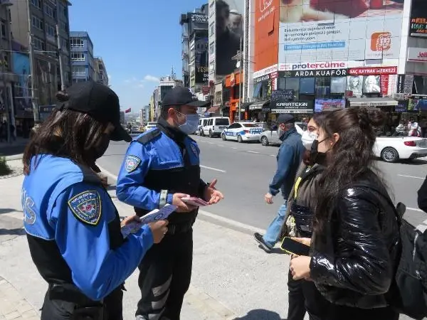 İstanbul'da polisler KADES'i tanıttı