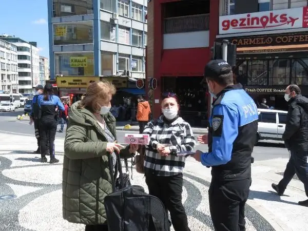 İstanbul'da polisler KADES'i tanıttı